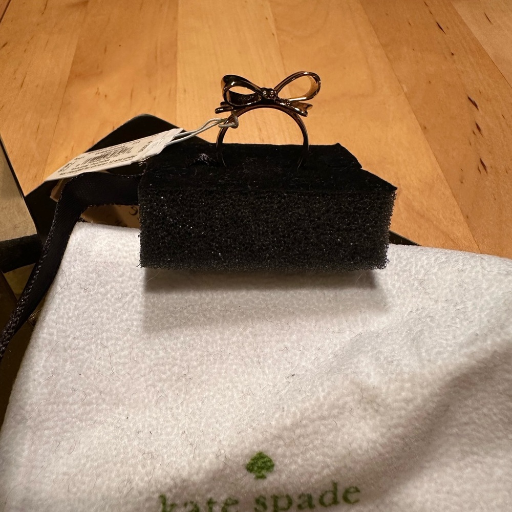 NWT Kate Spade Dainty Gold Bow Ring + Dustbag - Picture 3 of 9